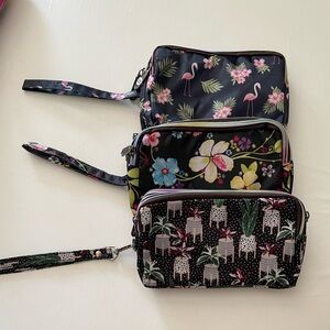 Floral Patterned Women's 3 Zip Wristlet Set